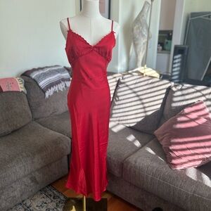 Lush Red Maxi Dress with Spaghetti Straps and V-Neckline